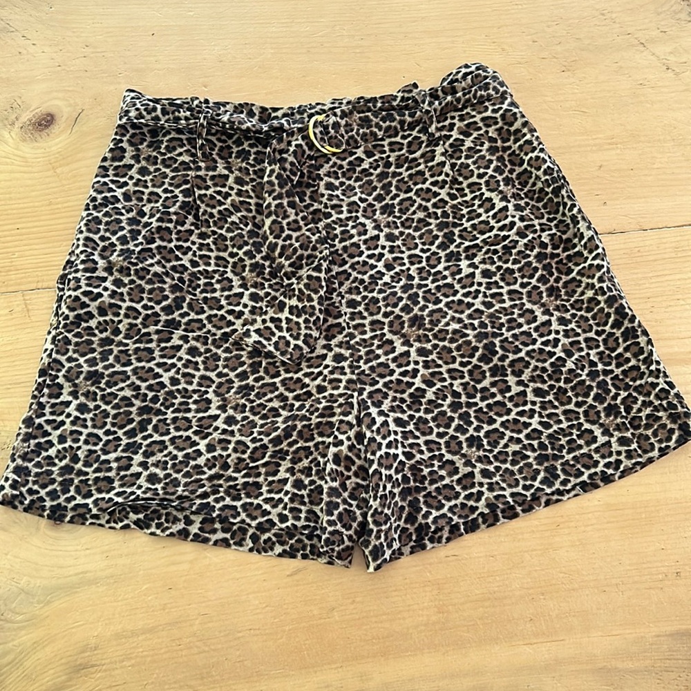 Cheetah belted short